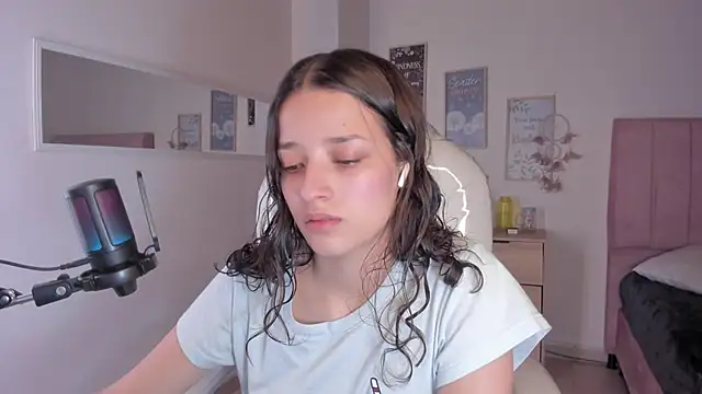 Snapshot of Amaia_Daniells chatting on September 11, 3:39 am Amaia Daniells online show from September 11, 3:39 am