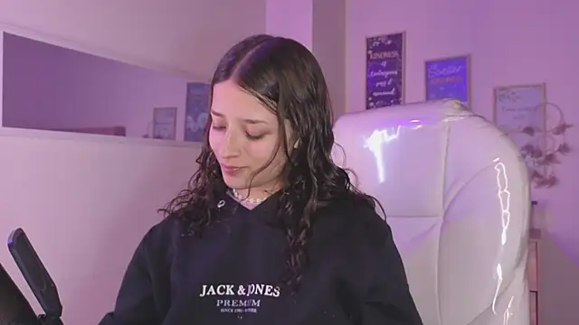 Snapshot of Amaia_Daniells chatting on October 2, 3:24 am Amaia Daniells online show from October 2, 3:24 am