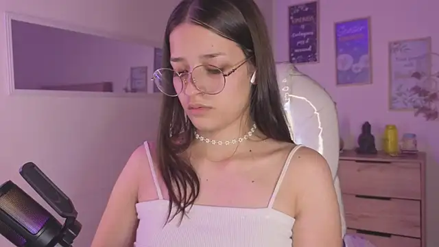 Snapshot of Amaia_Daniells chatting on October 5, 3:49 am Amaia Daniells online show from October 5, 3:49 am