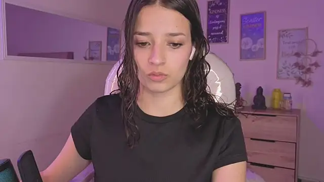 Snapshot of Amaia_Daniells chatting on October 10, 3:49 am Amaia Daniells online show from October 10, 3:49 am