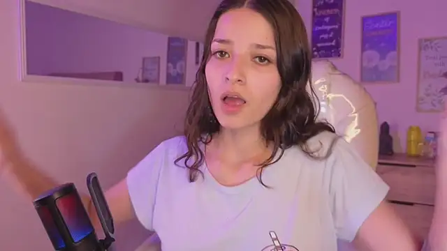 Snapshot of Amaia_Daniells chatting on October 16, 3:51 am Amaia Daniells online show from October 16, 3:51 am