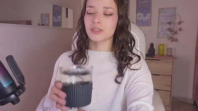 Snapshot of Amaia_Daniells chatting on November 5, 3:39 am Amaia Daniells online show from November 5, 3:39 am