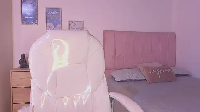 Snapshot of Amaia_Daniells chatting on November 30, 3:54 am Amaia Daniells online show from November 30, 3:54 am