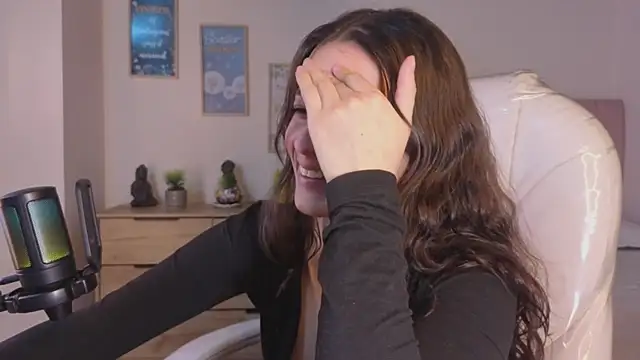 Snapshot of Amaia_Daniells chatting on January 14, 3:56 am Amaia Daniells online show from January 14, 3:56 am