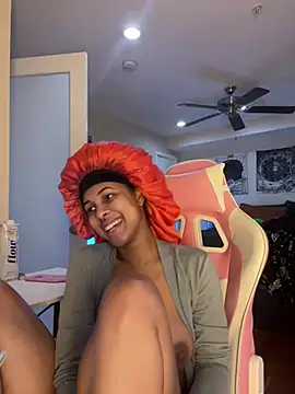 Snapshot of goddessxdreaxo chatting on February 16, 12:30 am goddessxdreaxo online show from February 16, 12:30 am