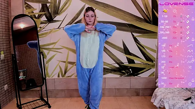 fleximona online show from December 13, 7:53 pm