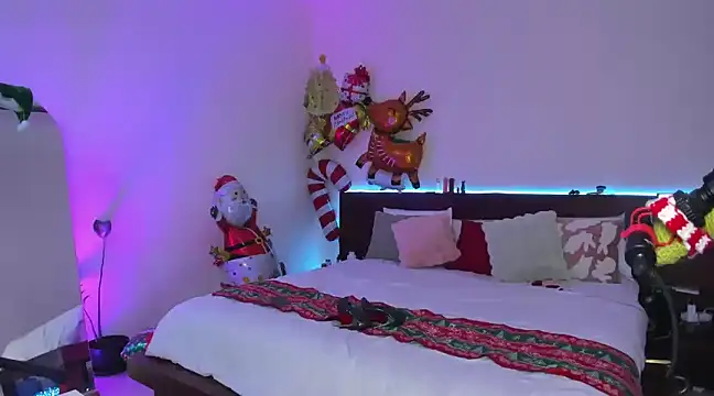 Snapshot of holy_khloe chatting on December 22, 9:00 am holy khloe online show from December 22, 9:00 am