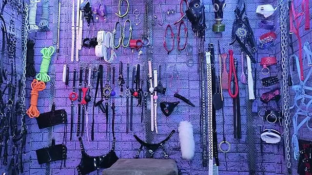 Snapshot of PANDORANEZZ chatting on February 5, 7:13 am PANDORANEZZ online show from February 5, 7:13 am