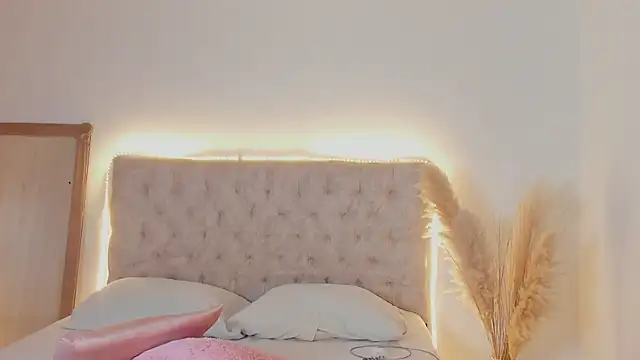 Snapshot of mariam_hill chatting on September 17, 10:00 pm mariam hill online show from September 17, 10:00 pm