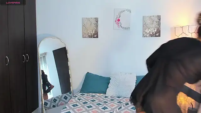 SarahCinnamon- online show from February 19, 7:10 pm