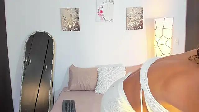 SarahCinnamon- online show from March 2, 8:15 pm