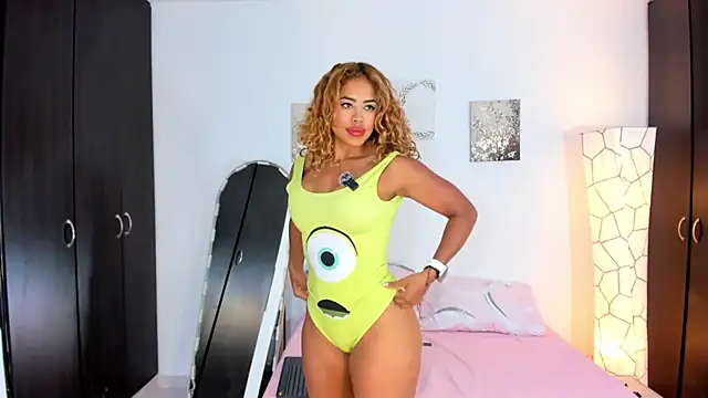 SarahCinnamon- online show from April 8, 7:47 pm