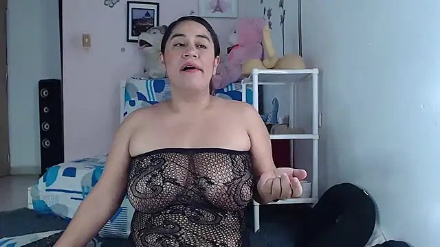 Snapshot of emiligrey_ chatting on March 23, 5:10 am emiligrey online show from March 23, 5:10 am