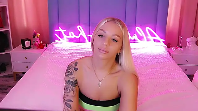 AllwaysHotJ online show from February 9, 4:14 am