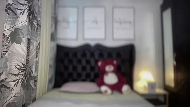 Snapshot of Miss_Deliciousness chatting on February 11, 5:18 pm Miss Deliciousness online show from February 11, 5:18 pm