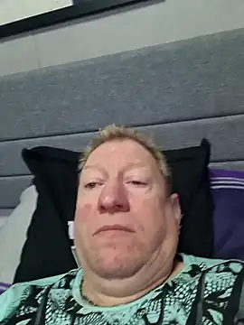 tomtom111111 online show from December 7, 8:22 am