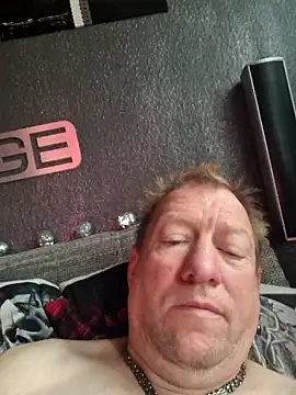 tomtom111111 online show from September 28, 9:25 am