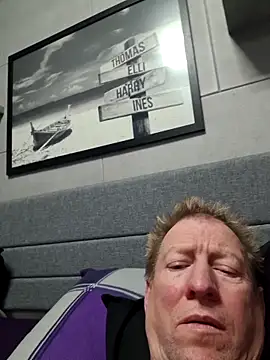 tomtom111111 online show from March 24, 6:35 pm