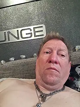 tomtom111111 online show from April 27, 1:42 pm