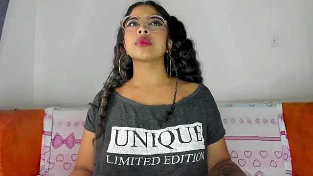 Snapshot of moana_taylor chatting on January 18, 12:36 pm moana taylor online show from January 18, 12:36 pm