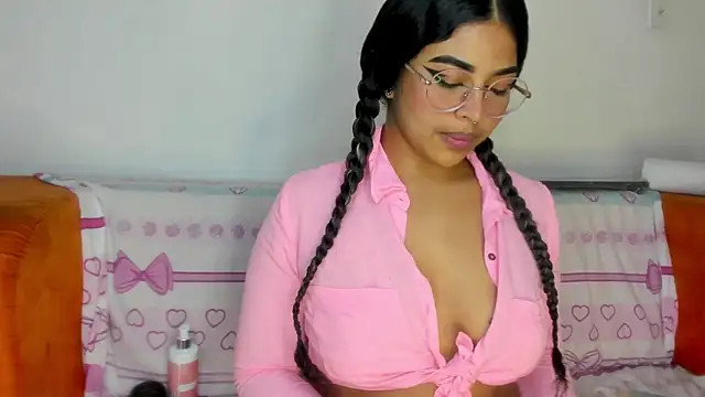 Snapshot of moana_taylor chatting on January 30, 6:43 pm moana taylor online show from January 30, 6:43 pm