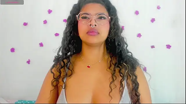 Snapshot of moana_taylor chatting on September 29, 12:43 pm moana taylor online show from September 29, 12:43 pm