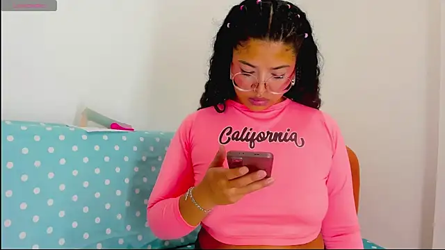 moana taylor online show from April 6, 11:44 am