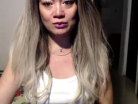 Snapshot of cum2mama chatting on September 8, 9:14 pm cum2mama online show from September 8, 9:14 pm