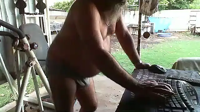 Snapshot of herbie010666 chatting on February 1, 8:50 am herbie010666 online show from February 1, 8:50 am