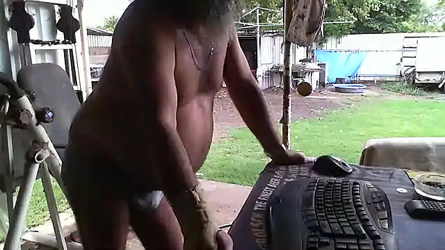 Snapshot of herbie010666 chatting on February 8, 5:40 am herbie010666 online show from February 8, 5:40 am