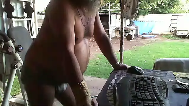 Snapshot of herbie010666 chatting on February 8, 8:42 am herbie010666 online show from February 8, 8:42 am