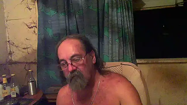 Snapshot of herbie010666 chatting on February 12, 4:54 am herbie010666 online show from February 12, 4:54 am
