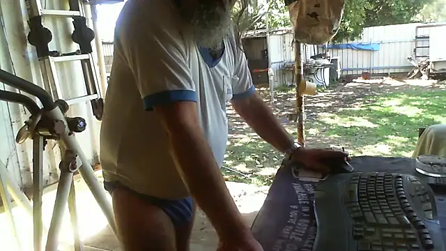 Snapshot of herbie010666 chatting on September 21, 3:30 am herbie010666 online show from September 21, 3:30 am