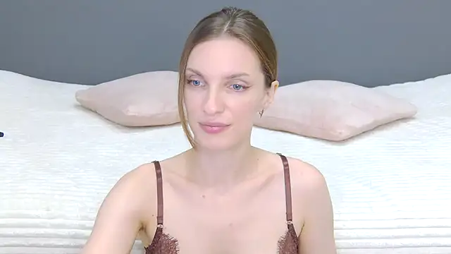 Snapshot of Beauty_Alex chatting on October 14, 2:23 am Beauty Alex online show from October 14, 2:23 am