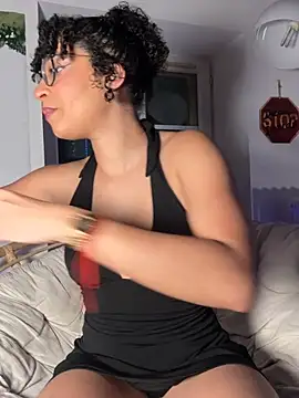 Snapshot of Lauyako chatting on February 1, 4:49 pm Lauyako online show from February 1, 4:49 pm