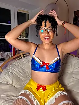 Snapshot of Lauyako chatting on February 13, 9:00 pm Lauyako online show from February 13, 9:00 pm