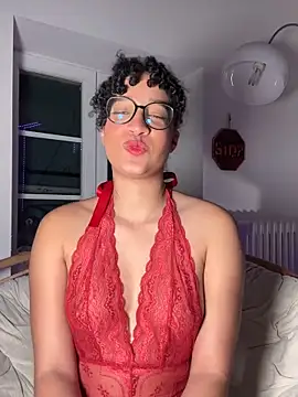 Snapshot of Lauyako chatting on February 15, 8:49 pm Lauyako online show from February 15, 8:49 pm