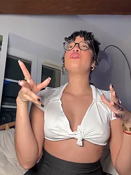 Snapshot of Lauyako chatting on February 22, 10:52 pm Lauyako online show from February 22, 10:52 pm