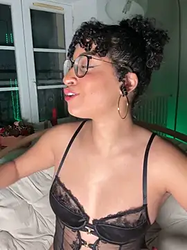 Snapshot of Lauyako chatting on February 27, 9:04 pm Lauyako online show from February 27, 9:04 pm