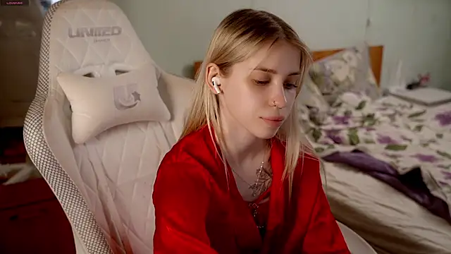 ho1yho1e online show from March 23, 7:18 pm