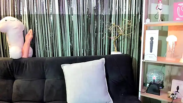 lilly sweett online show from March 14, 11:54 pm