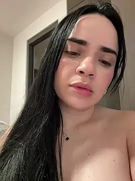 Snapshot of GeorginaJones chatting on December 21, 5:03 am GeorginaJones online show from December 21, 5:03 am