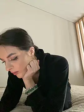 little belucci online show from November 9, 11:30 am