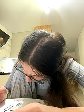 little belucci online show from November 29, 2:53 pm