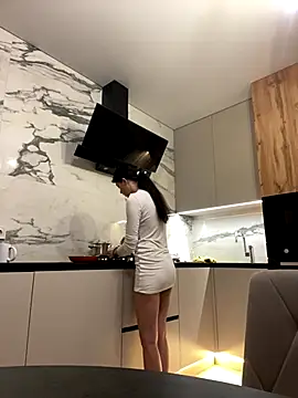 little belucci online show from December 17, 3:07 pm