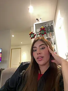 MaddyyLennon online show from December 16, 5:33 pm