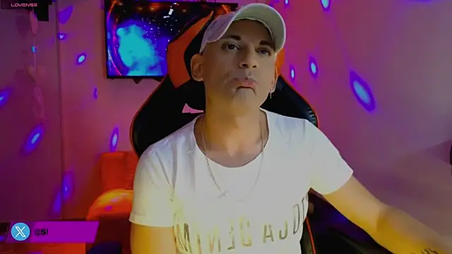 Snapshot of smangels chatting on March 13, 3:44 am smangels online show from March 13, 3:44 am