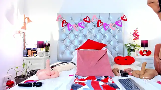 Anaa Bellaa online show from February 10, 3:32 pm