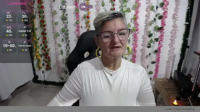 Snapshot of bety-cum2 chatting on December 4, 12:58 pm bety-cum2 online show from December 4, 12:58 pm