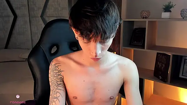 AndyWiilliams online show from April 5, 9:01 pm